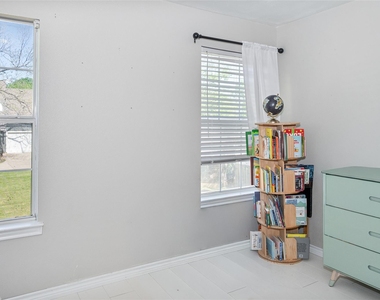 487 S Waco Street - Photo Thumbnail 9
