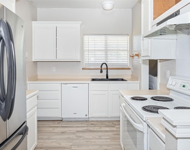 487 S Waco Street - Photo Thumbnail 8