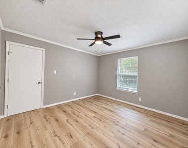 1613 N College Street - Photo Thumbnail 20