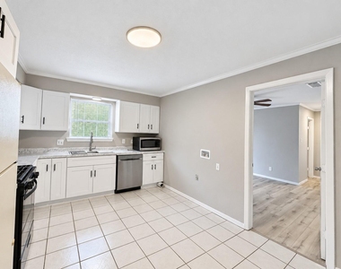 1613 N College Street - Photo Thumbnail 8