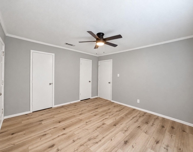 1613 N College Street - Photo Thumbnail 19