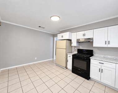 1613 N College Street - Photo Thumbnail 6