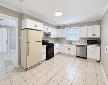 1613 N College Street - Photo Thumbnail 5