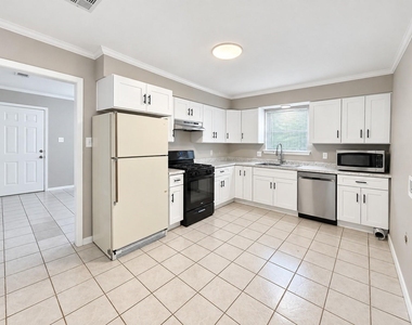 1613 N College Street - Photo Thumbnail 11