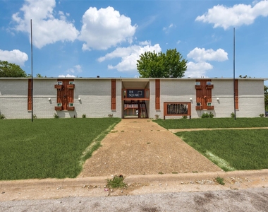 1001 W Elm Street - Photo Thumbnail 10
