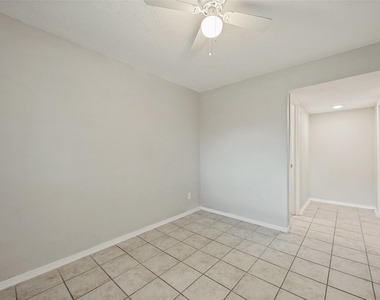 1001 W Elm Street - Photo Thumbnail 6