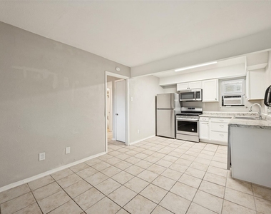 1001 W Elm Street - Photo Thumbnail 1