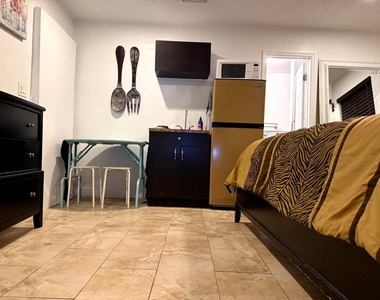 9331 Sw 166th Street - Photo Thumbnail 3