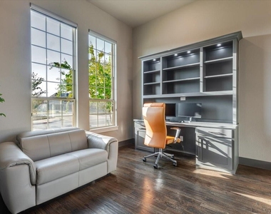 4102 Parkview Boulevard - Photo Thumbnail 2