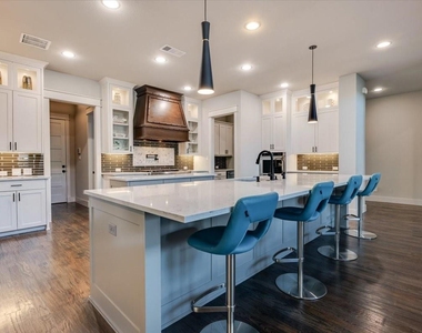 4102 Parkview Boulevard - Photo Thumbnail 7