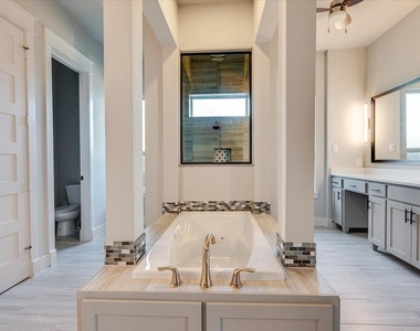 4102 Parkview Boulevard - Photo Thumbnail 30