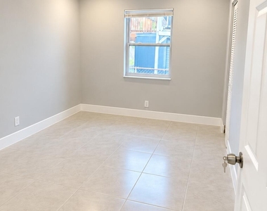 320 S K Street - Photo Thumbnail 3