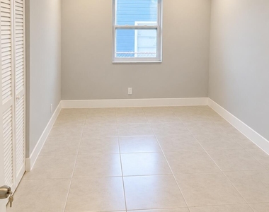 320 S K Street - Photo Thumbnail 2