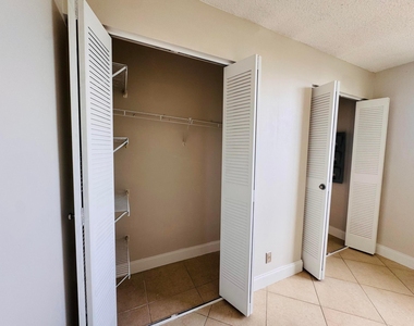 500 Executive Center Drive - Photo Thumbnail 31