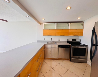 500 Executive Center Drive - Photo Thumbnail 1
