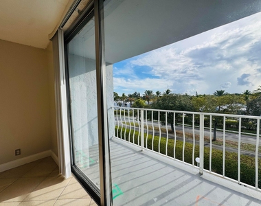500 Executive Center Drive - Photo Thumbnail 4