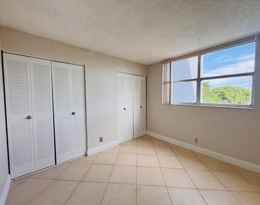 500 Executive Center Drive - Photo Thumbnail 28