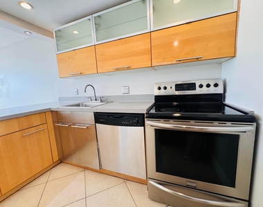 500 Executive Center Drive - Photo Thumbnail 14