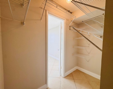 500 Executive Center Drive - Photo Thumbnail 12