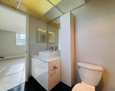 500 Executive Center Drive - Photo Thumbnail 7