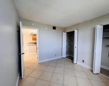 500 Executive Center Drive - Photo Thumbnail 32