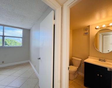 500 Executive Center Drive - Photo Thumbnail 22