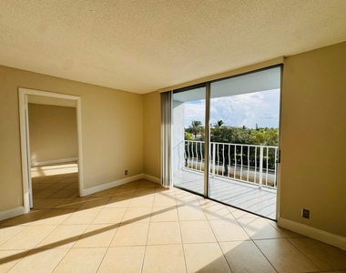 500 Executive Center Drive - Photo Thumbnail 15