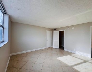 500 Executive Center Drive - Photo Thumbnail 10