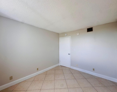 500 Executive Center Drive - Photo Thumbnail 27