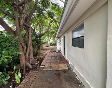 195 Se 10th Street - Photo Thumbnail 2