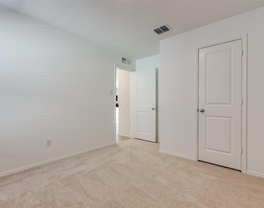 3420 Flicker Place - Photo Thumbnail 9