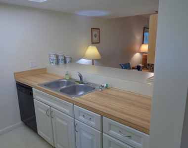 5527 Ne Gulfstream Way - Photo Thumbnail 3