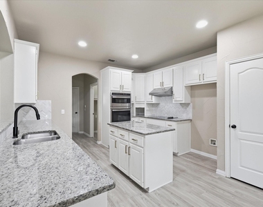 801 Coralberry Drive - Photo Thumbnail 10