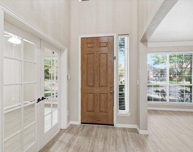 801 Coralberry Drive - Photo Thumbnail 4