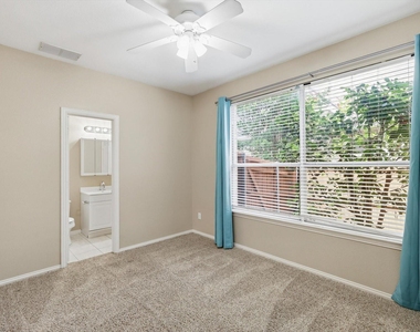 801 Coralberry Drive - Photo Thumbnail 13