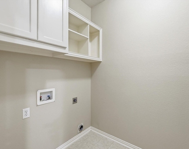 801 Coralberry Drive - Photo Thumbnail 19