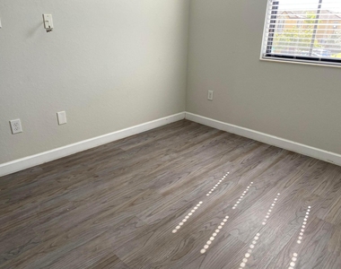 11269 Nw 88th Street - Photo Thumbnail 6
