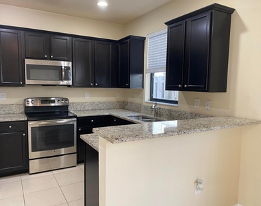 11269 Nw 88th Street - Photo Thumbnail 3