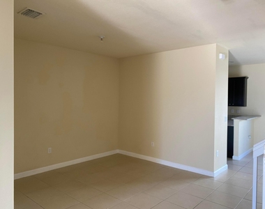 11269 Nw 88th Street - Photo Thumbnail 5