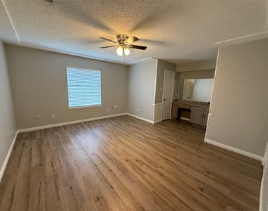5912 Pleasant Hill Drive - Photo Thumbnail 8