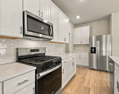 6014 Alderton Drive - Photo Thumbnail 8