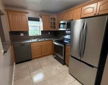 4141 Nw 90th Avenue - Photo Thumbnail 4