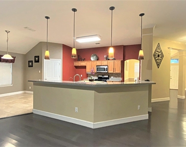 835 Roaring Springs Road - Photo Thumbnail 8