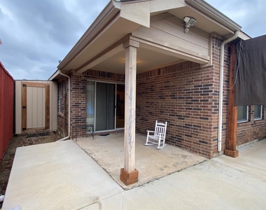 835 Roaring Springs Road - Photo Thumbnail 6