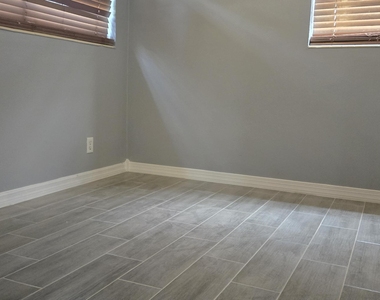 1408 W Broome Street - Photo Thumbnail 3