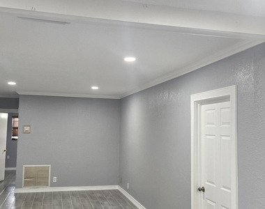 1408 W Broome Street - Photo Thumbnail 21