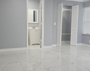 1408 W Broome Street - Photo Thumbnail 11