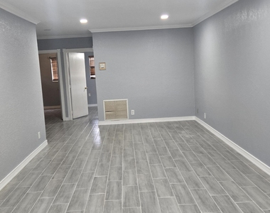 1408 W Broome Street - Photo Thumbnail 5