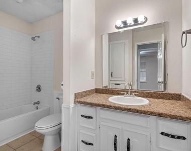 726 E Pecan Street - Photo Thumbnail 13