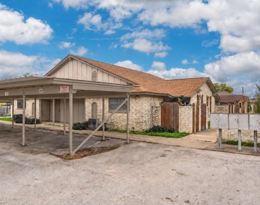 726 E Pecan Street - Photo Thumbnail 16